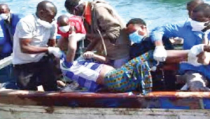 Pelo menos dez pessoas morreram após um barco virar na Nigéria