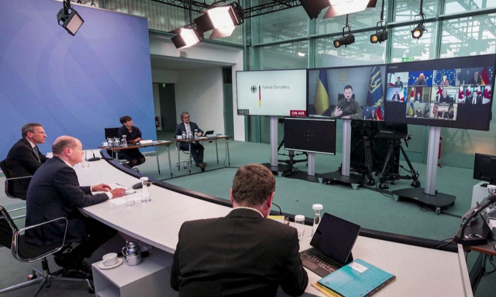 G1 - Ministro alemão é flagrado jogando sudoku durante reunião sobre Grécia  - notícias em Planeta Bizarro