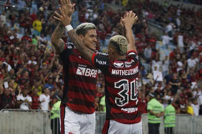 Como Corinthians venceu disputa com Flamengo e Santos por