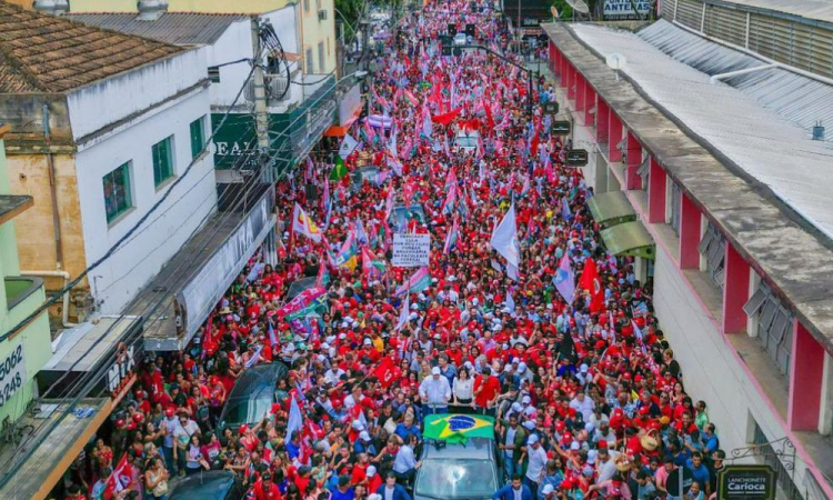 Imagem aérea de evento de campanha