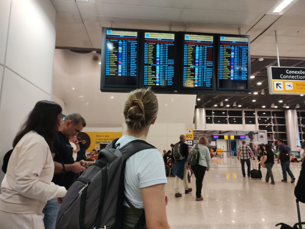 aeroporto de guarulhos com voos atrasados