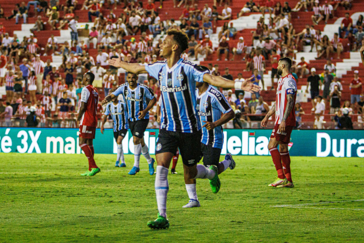 Grêmio faz 3 a 0 no Náutico e garante volta à Série A do Campeonato Brasileiro 5 wpr20221023009 easy resize.com