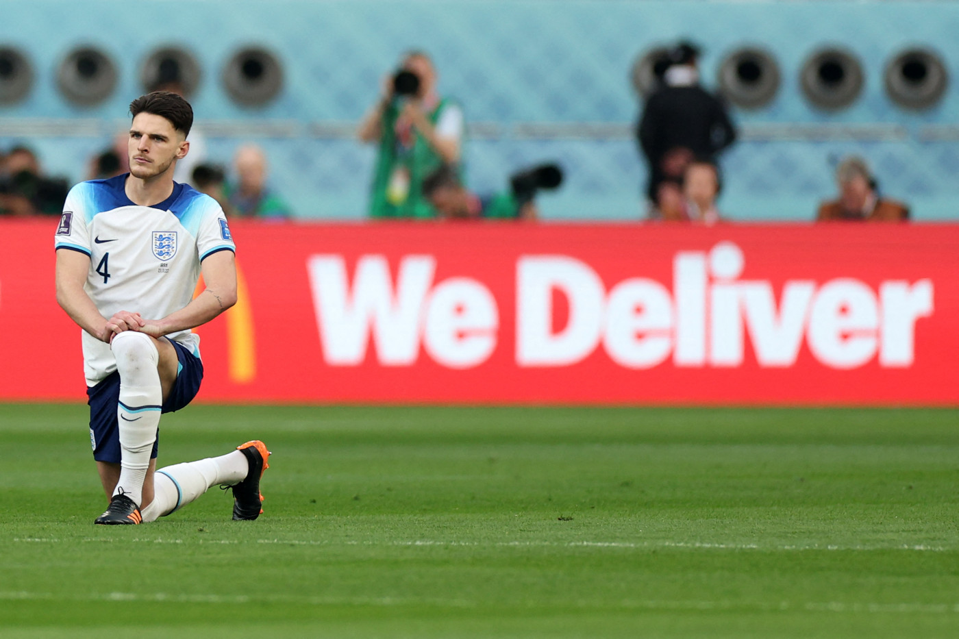 Em jogo de oito gols, Inglaterra goleia Irã em estreia na Copa do Mundo -  Folha PE