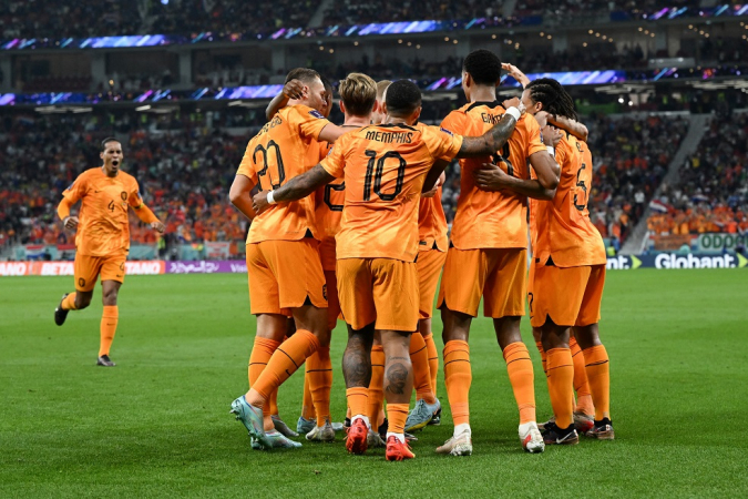 Jogadores da Holanda comemoram gol de Cody Gakpo contra Senegal