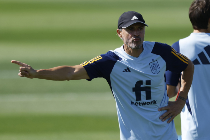 Luis Enrique durante treinamento da seleção espanhola