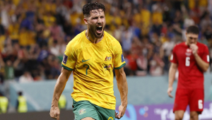 Jogador da Austrália comemorando gol