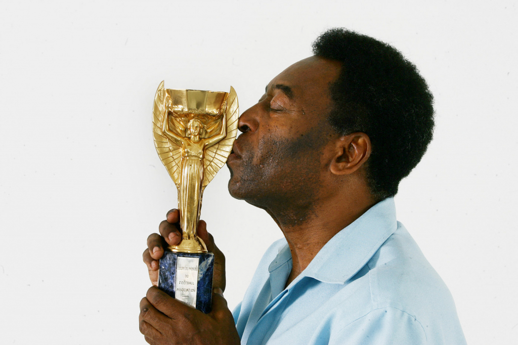 Mundo do futebol lamenta morte do Rei Pelé: 'Talento dado por Deus' - Lance!