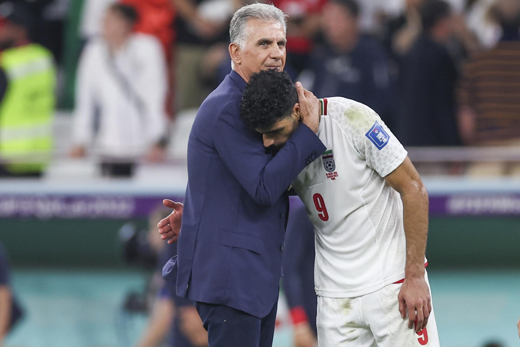 Copa do Mundo: Seleção iraniana chega ao Qatar com técnico Carlos Queiroz  otimista - Lance!