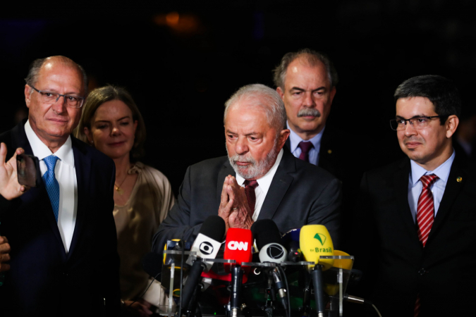 Lula em coletiva de imprensa na última quarta-feira, após se reunir com Arthur Lira, Rodrigo Pacheco, Rosa Weber e ministros do STF, além do presidente do TSE, Alexandre de Moraes