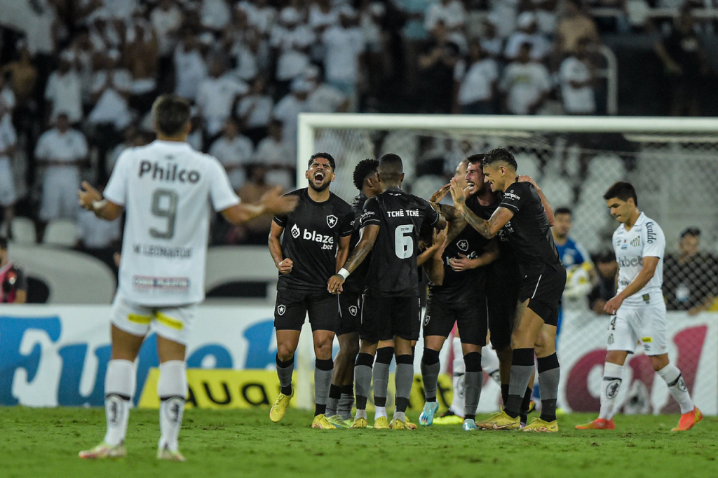 Brasileirão: Com Direito A Golaço, Botafogo Faz 3 A 0 No Santos E Se ...