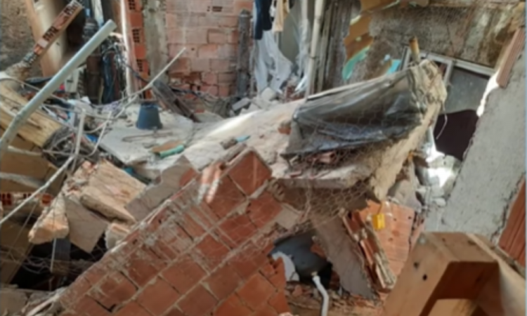 Desabamento deixa um morto na favela da Rocinha, no Rio de Janeiro