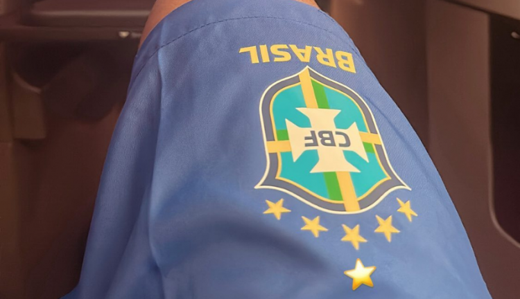 Escudo da Seleção Brasileira com seis estrelas