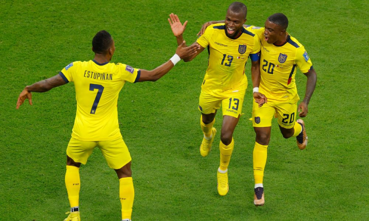 Valencia, atacante do Equador, marca primeiro gol da Copa do Mundo