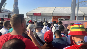filas de torcedores para entrar no estádio no Catar