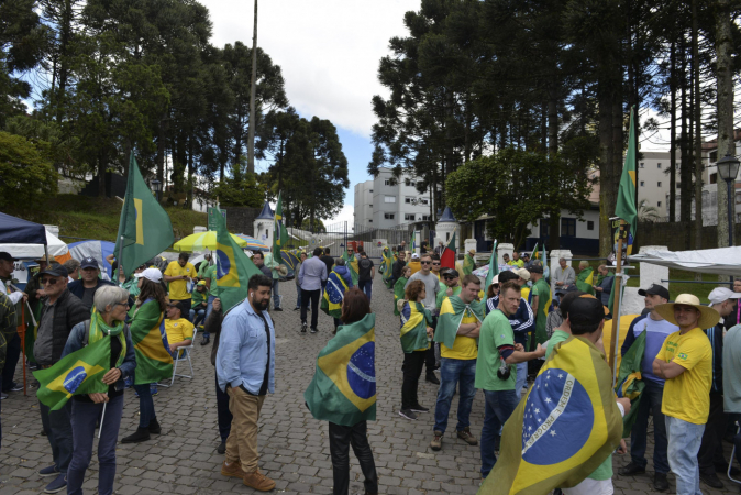 Manifestações pedindo intervenção militar na cidade de Caxias do Sul, RS, no último domingo, 6