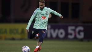 Neymar durante treinamento da seleção brasileira em Turim