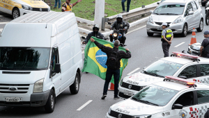 Congestionamento em razão do ato realizado por apoiadores do presidente da República, Jair Bolsonaro (PL), em uma faixa na Marginal Tietê, na altura da ponte das Bandeiras, em São Paulo, na manhã desta terça-feira, 01.