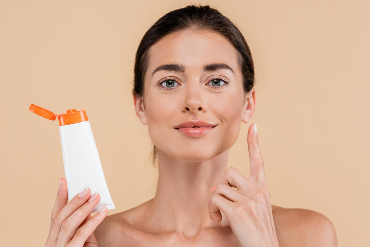 Escolher o protetor correto para a pele é fundamental para evitar problemas de saúde 
