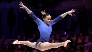 Rebeca Andrade durante o Campeonato Mundial de Ginástica