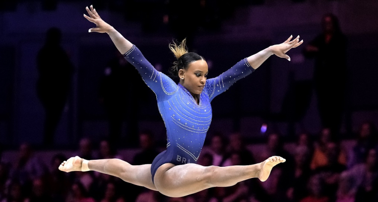 Rebeca Andrade durante o Campeonato Mundial de Ginástica