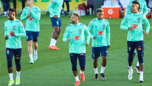 Seleção Brasileira em treino antes do jogo de estreia desta quinta-feira