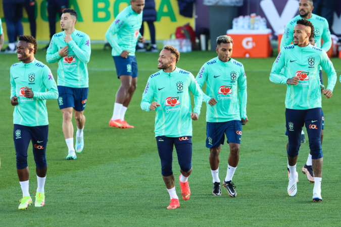Seleção Brasileira em treino antes do jogo de estreia desta quinta-feira