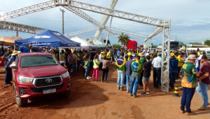 Grande estrutura metálica para abrigar manifestantes teve construção impedida pela Polícia Civil na Bahia