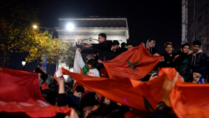 marroquinos comemoram vitória histórica na Copa na França