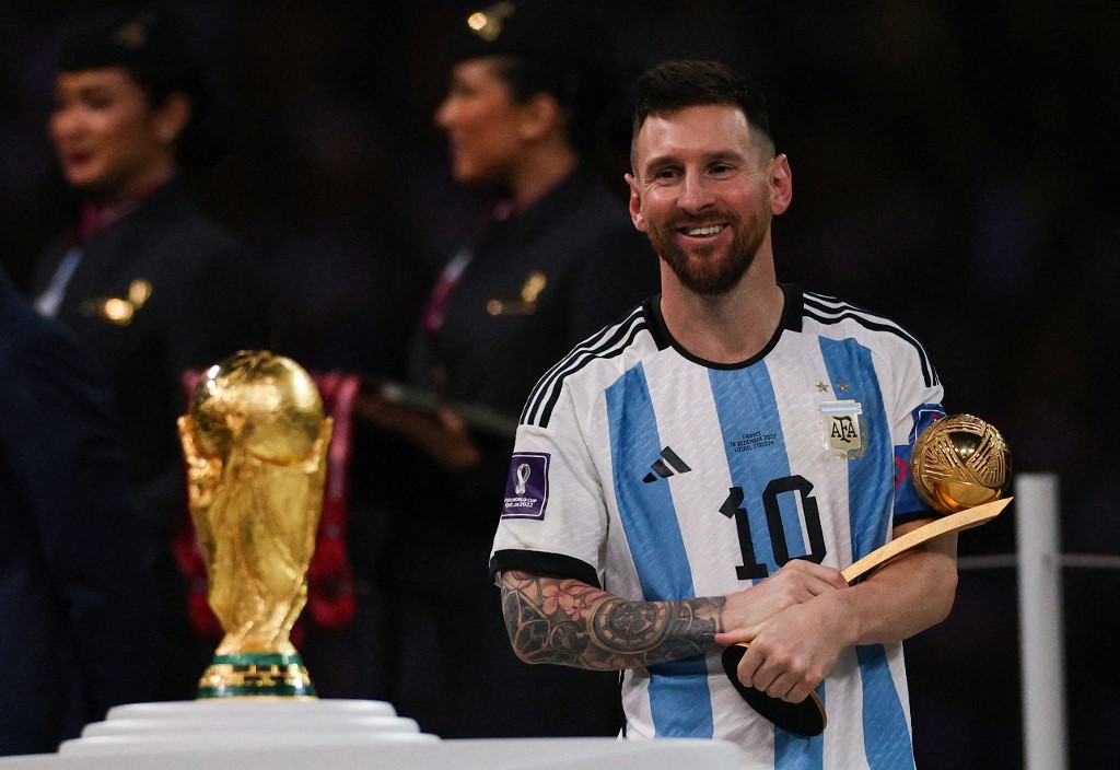 Lionel Messi é o melhor jogador da Copa e quebra sina de 28 anos