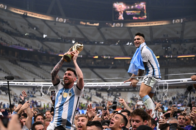 Assista à torcida da Argentina cantando em jogo da Copa