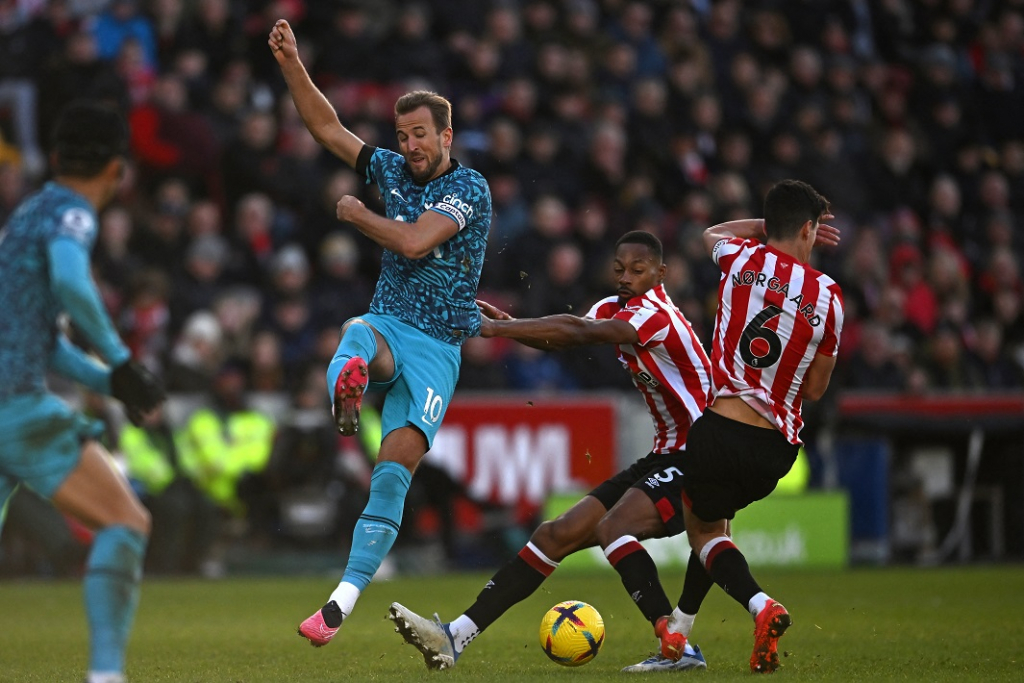 Brentford abre 2 a 0, mas Tottenham busca empate no retorno do Campeonato  Inglês