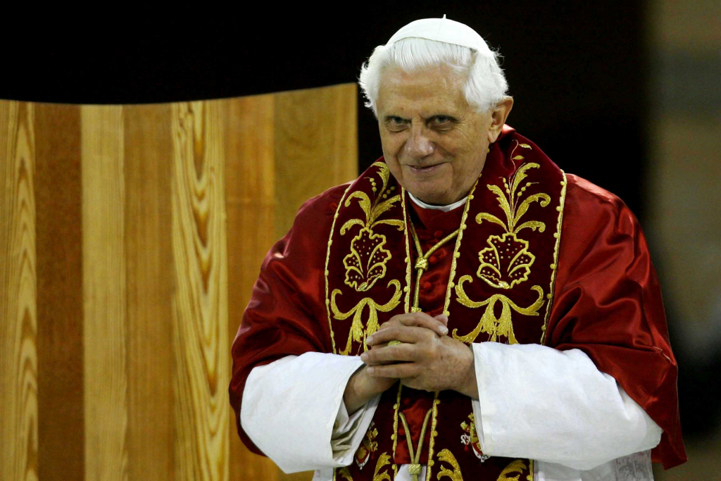 Benedict XVI asked that his private documents be destroyed, says the secretary