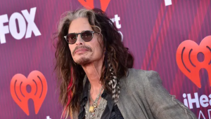 Justiça americana anula processo de abuso sexual contra vocalista do Aerosmith