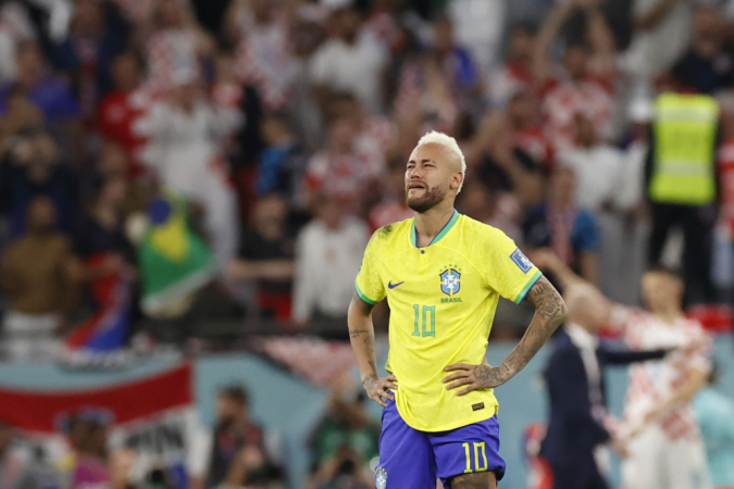 Neymar chora eliminação do Brasil para a Croácia