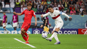 Lateral Kim Kin-su marcando Cristiano Ronaldo em Coreia do Sul x Portugal