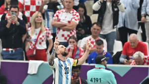 Lionel Messi comemora gol marcado com a camisa da Argentina