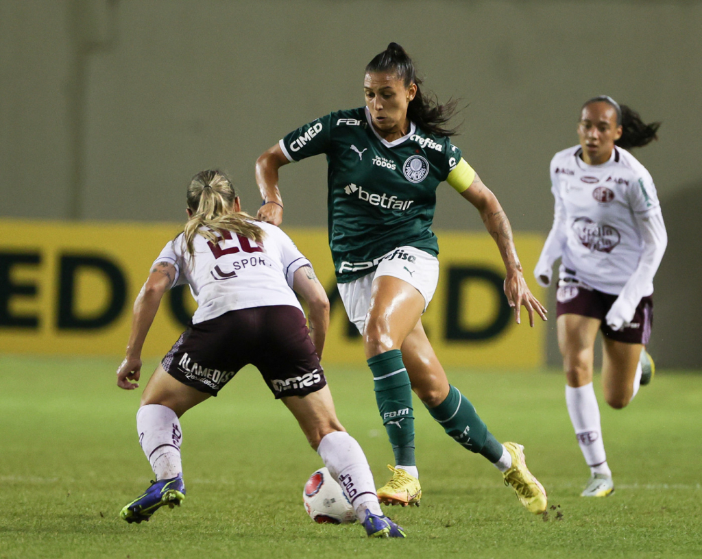 Palmeiras vence o Santos e conquista o Campeonato Paulista feminino após 21  anos - Arujá Repórter