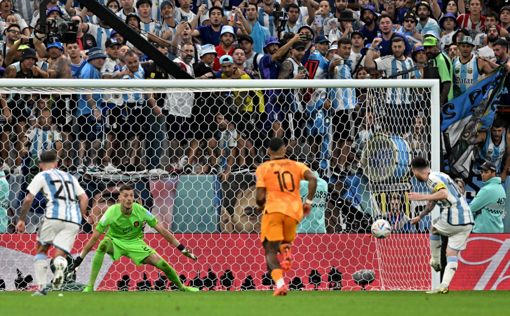 Messi marcou seu décimo gol em Copas do Mundo em Argentina x Holanda