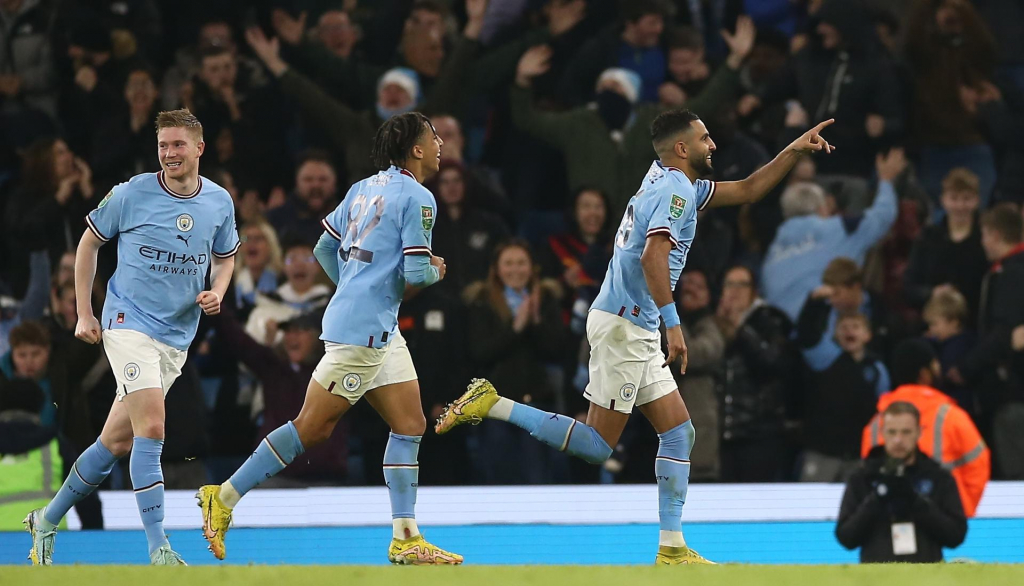 Em jogão, City vence o Liverpool por 3 a 2 e avança às quartas da Copa da Liga Inglesa
