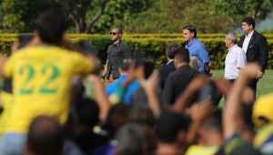 O presidente da República, Jair Messias Bolsonaro (PL), foi ao encontro dos seus apoiadores na tarde desta sexta