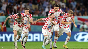Croatas comemoram classificação diante do Japão
