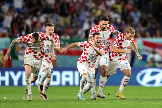 Croatas comemoram classificação diante do Japão