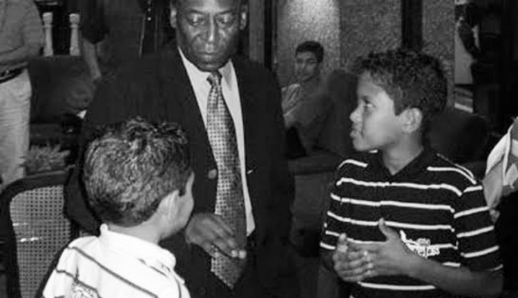 Pelé com os netos Octavio Felinto Neto e Gabriel Arantes