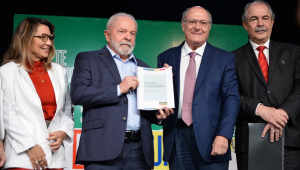 Janja, Lula, Alckmin e Mercadante, todos em pé