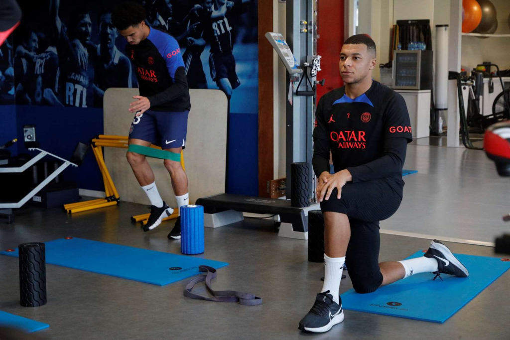Mbappé ignora férias e volta aos treinos no PSG três dias após final da Copa do Mundo