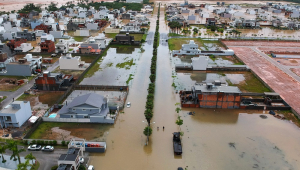 ista aérea mostra a enchente que atinge o bairro Deltaville, na cidade de Biguaçu, em Santa Catarina