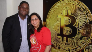 'Faraó dos Bitcoins' ao lado de sua esposa, a venezuelana Mirelis Zerpa