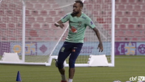 Neymar durante treinamento da seleção brasileira
