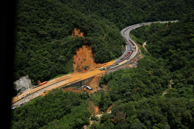 Deslizamento na BR 376 Paraná