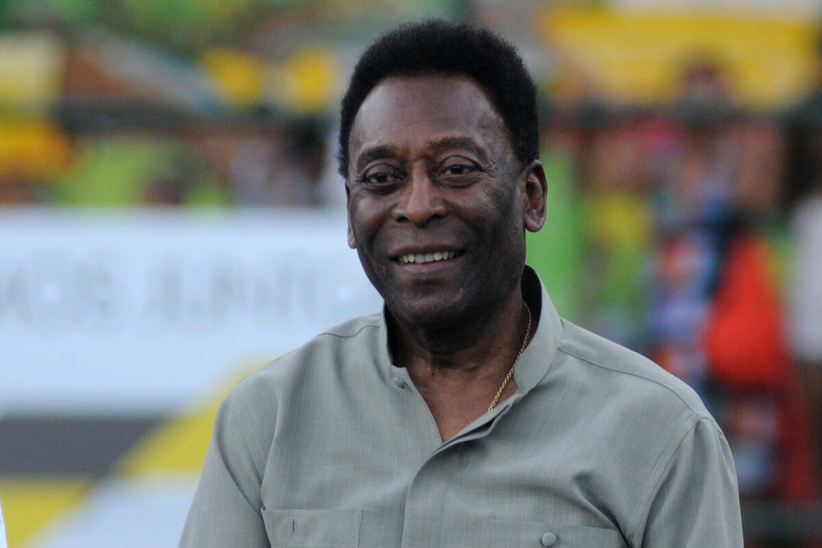 Pelé foi internado com quadro de inchaço generalizado 